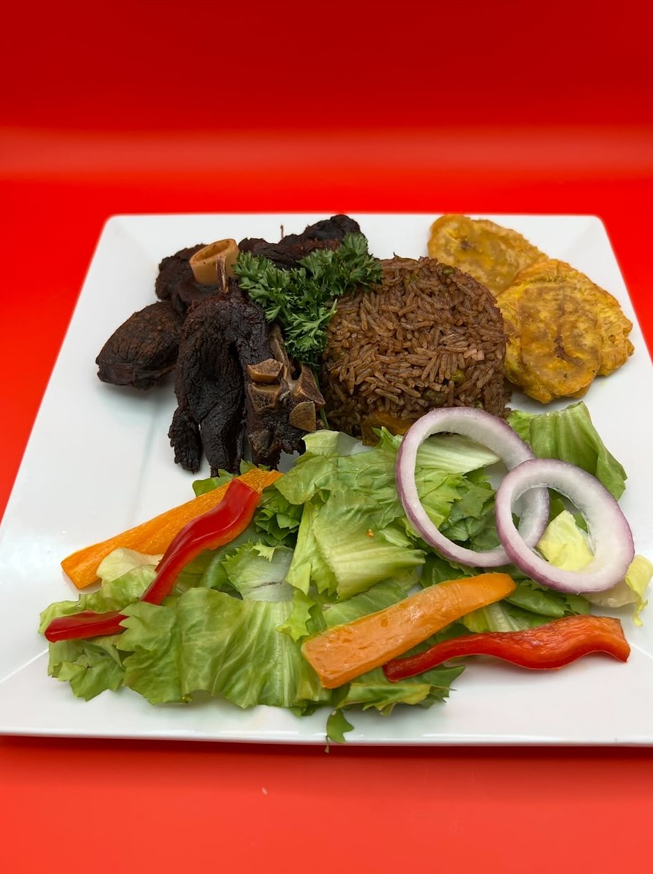 Viande, riz et salade verte
